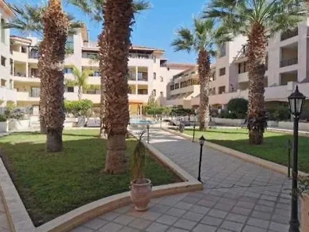 Apartament Queens Garden Walking Distance To The *