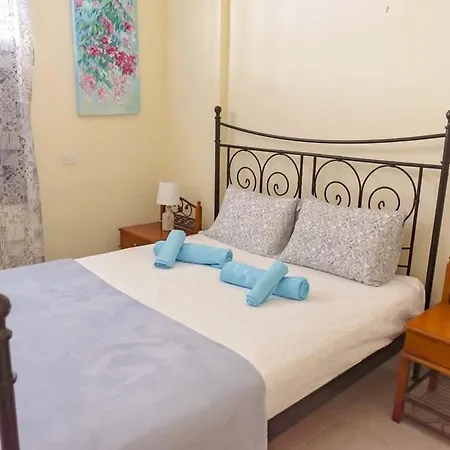 Apartment Queens Garden Walking Distance To The